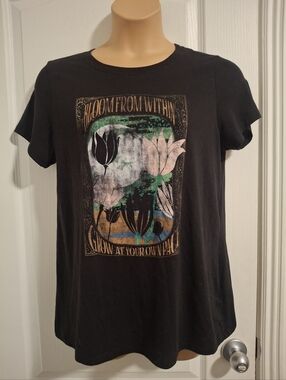 Torrid Sz 0 Bloom From Within Black Graphic Tee